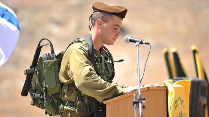 צביקה קפלן בפגישה עם חייליו