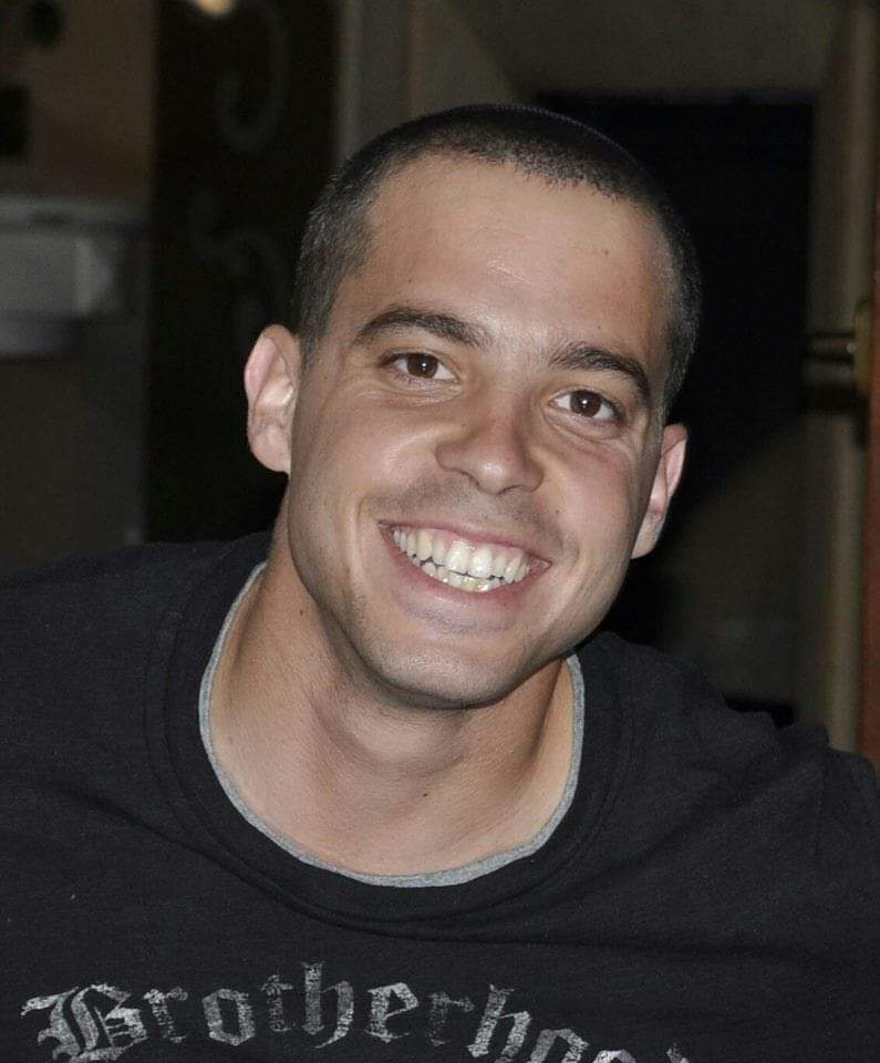 פורטרט של סרן צביקה קפלן ז"ל - דיוקן מחייך