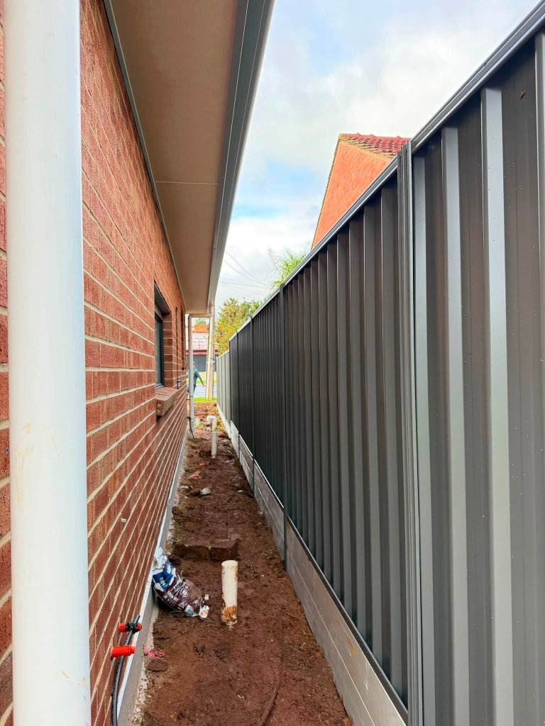 Narrow Access Colorbond Passage