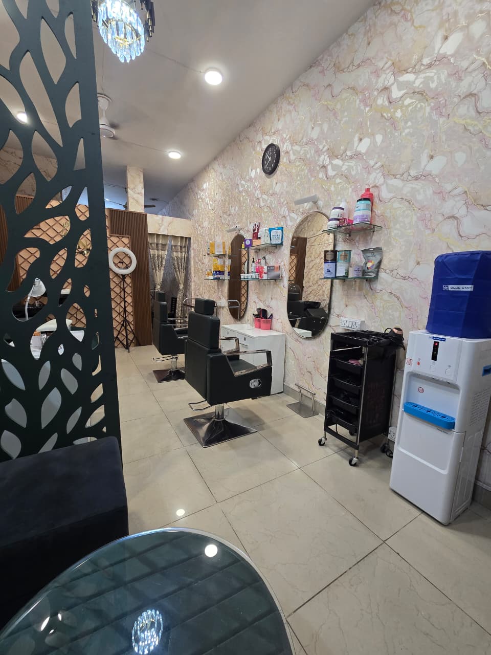 Salon interior