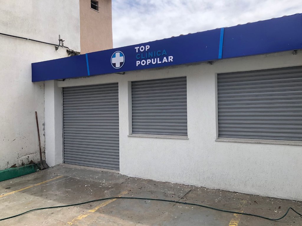 Instalação de portas de enrolar - Top Clínica Popular