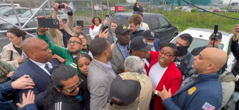McIver in crowd during mayor's arrest attempt
