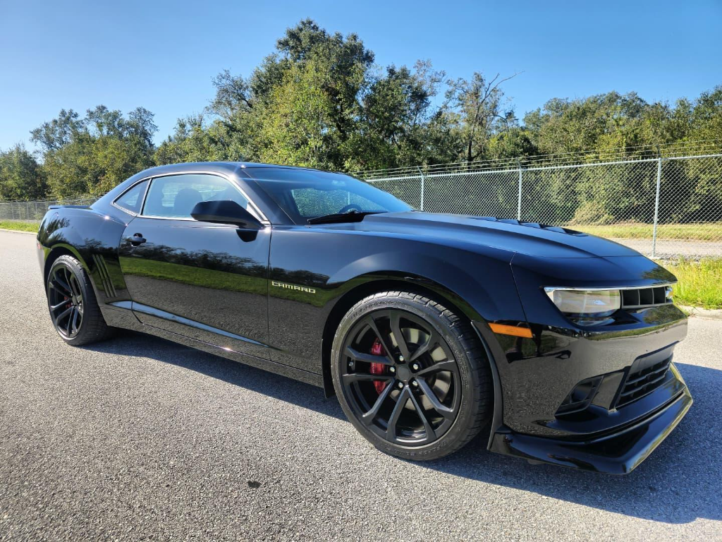 Black Camaro detailed