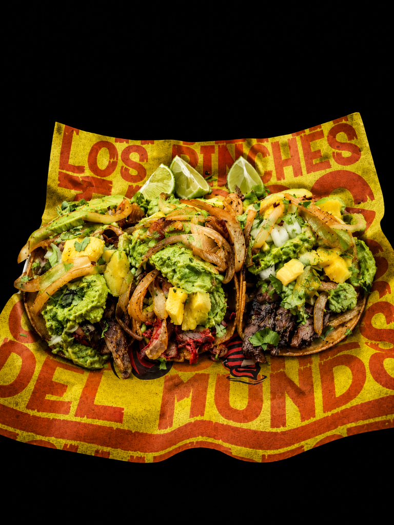 Trio de tacos con guacamole