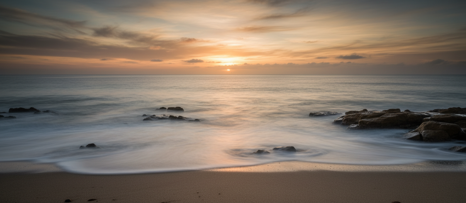 Calm ocean horizon at dawn