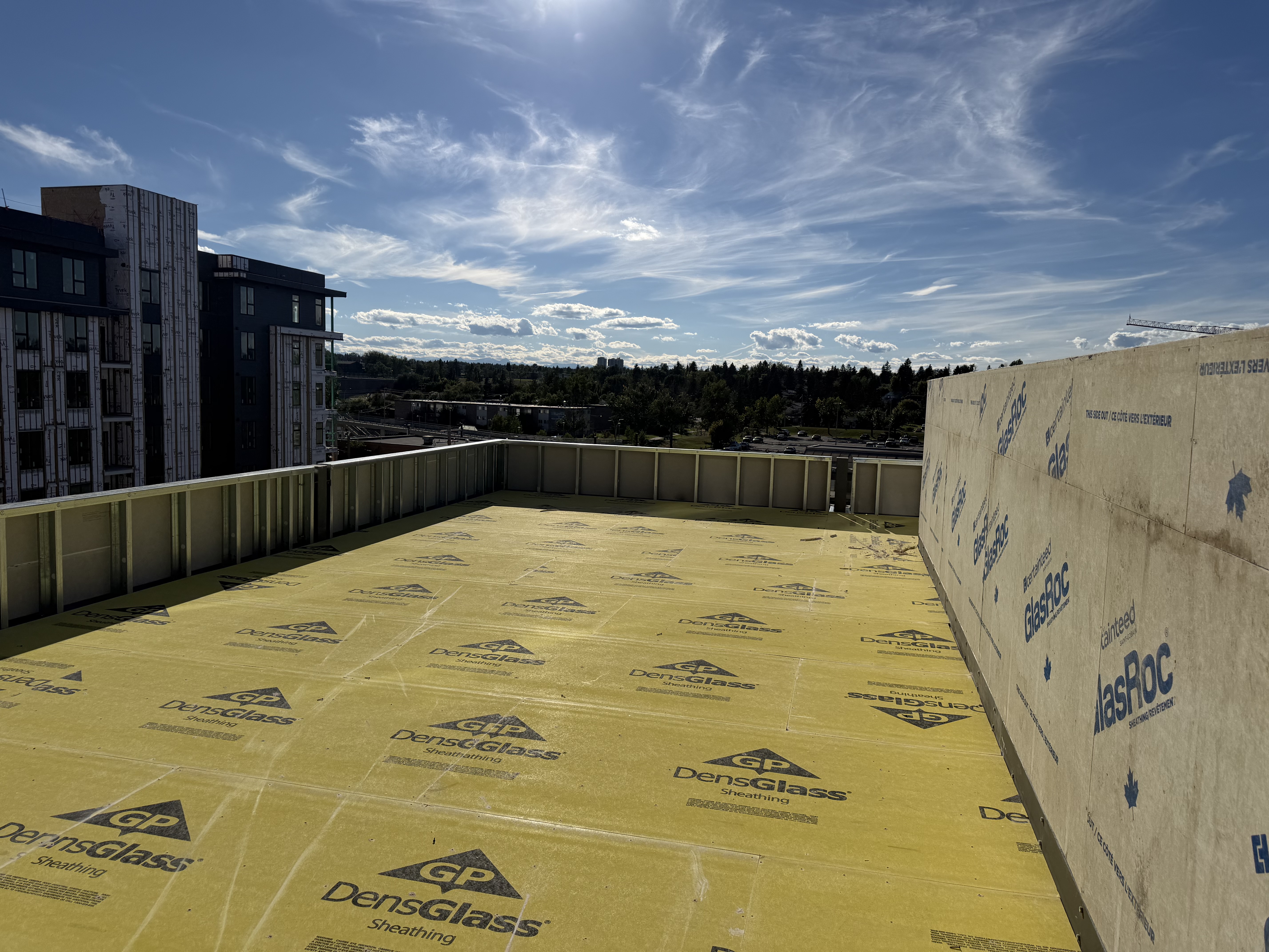 Rooftop Sheathing Layout — Deck & Parapet Assembly