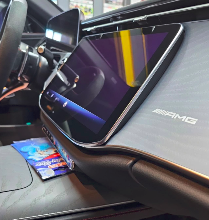 Mercedes E53 AMG — plancia passenger