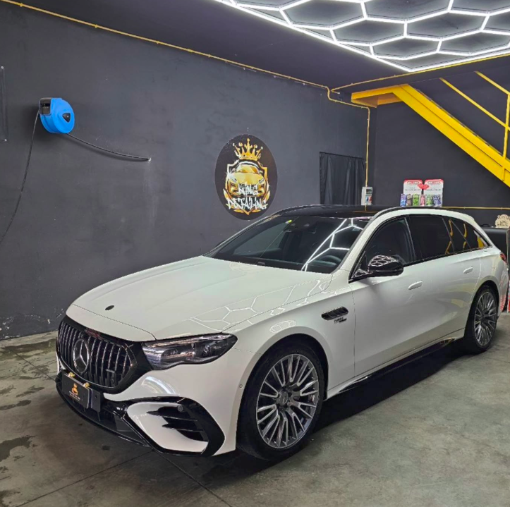 Mercedes E53 AMG — esterno bianco