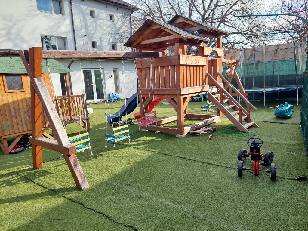 Teren de joacă exterior – Grădinița EVISS Iași
