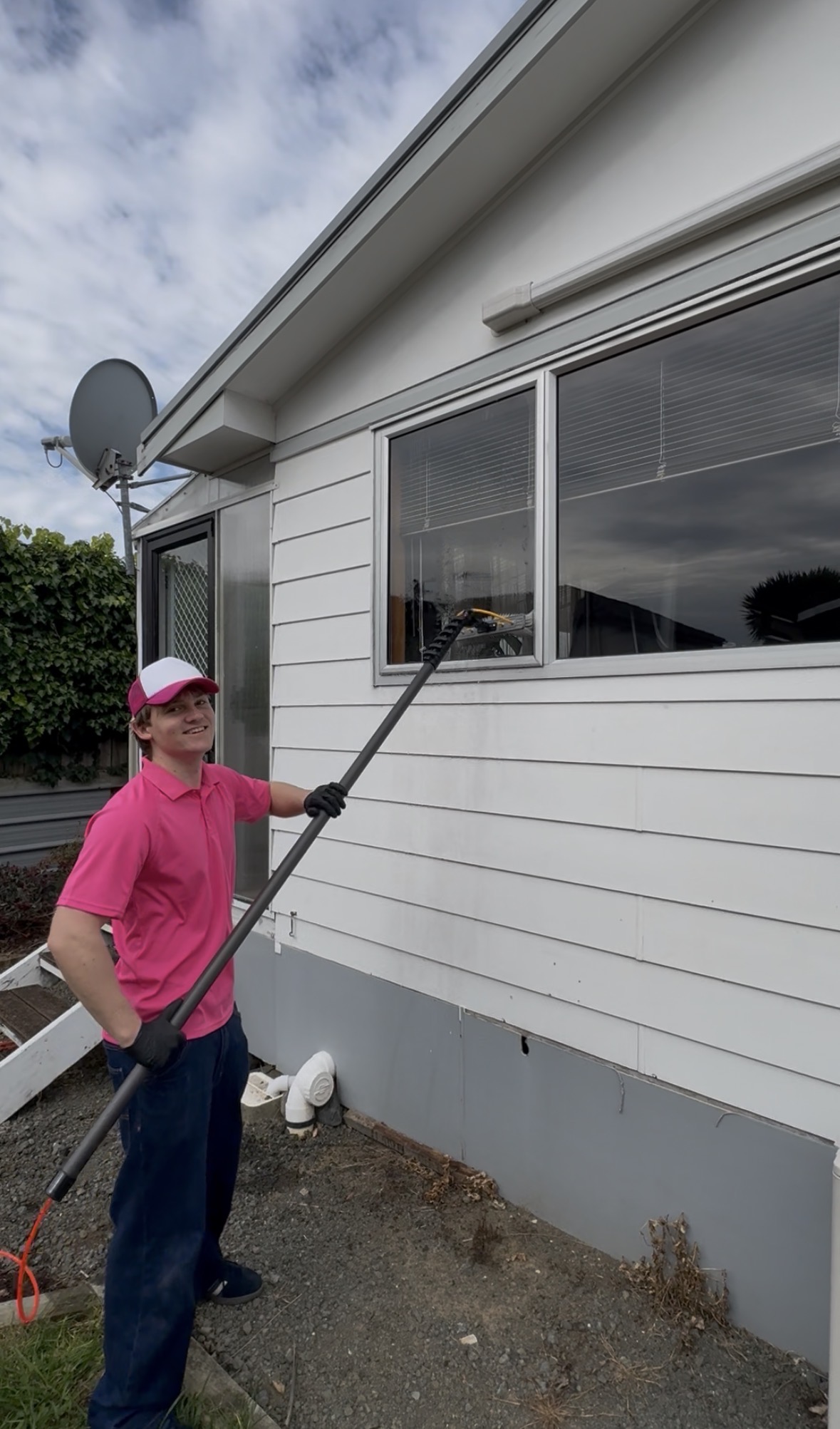 Altra window cleaner at work