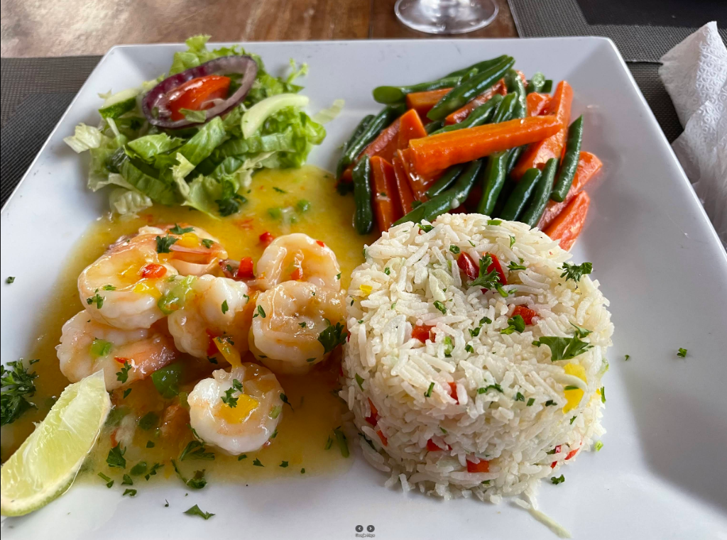 Garlic shrimp with rice and vegetables