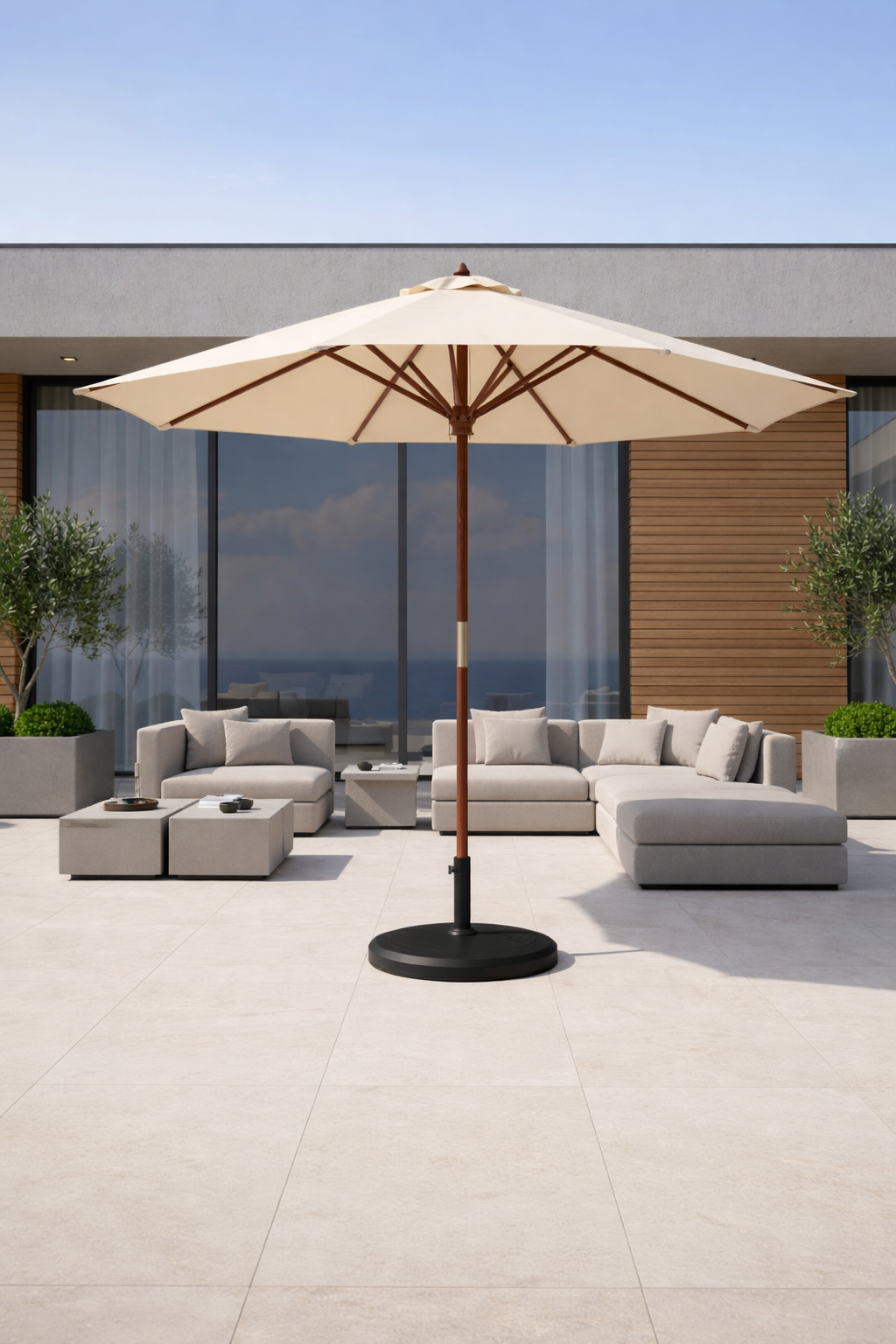 Sombrilla Torino 2.70 x 2.70 m de poste central con estructura de madera de eucalipto y cubierta beige