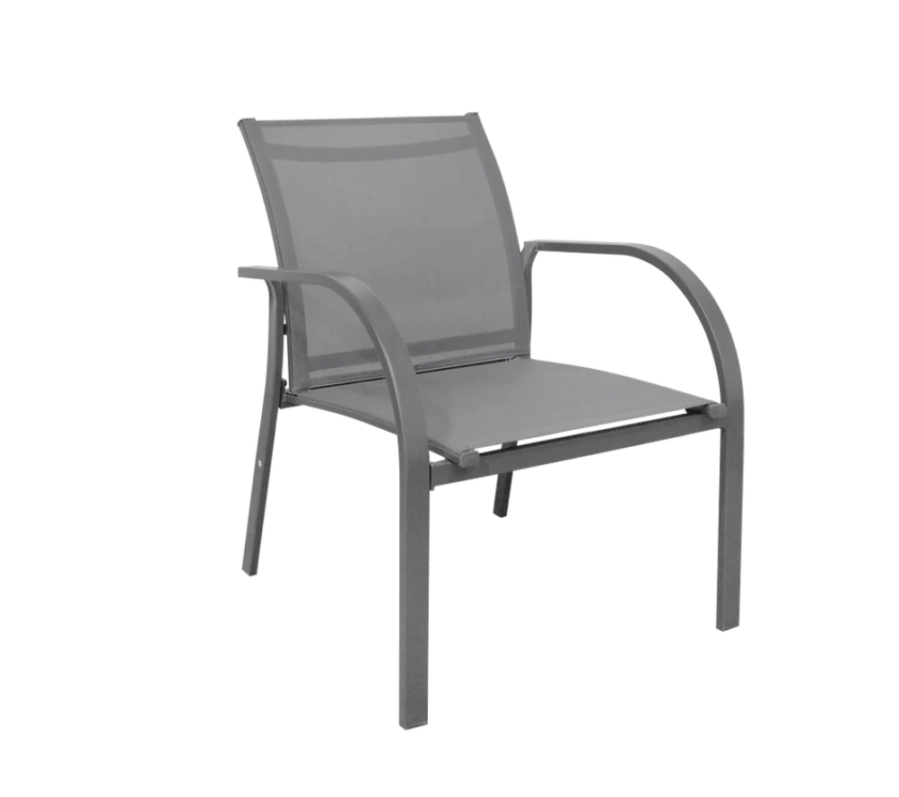 Sillón individual de la Sala Palermo con estructura de metal gris y textil tejido claro visto en ángulo tres cuartos sobre fondo blanco de estudio