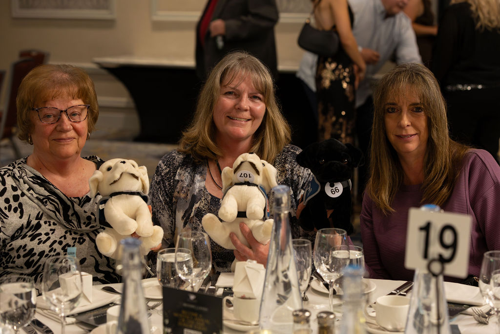 Gala 2025 guests at dinner tables smiling
