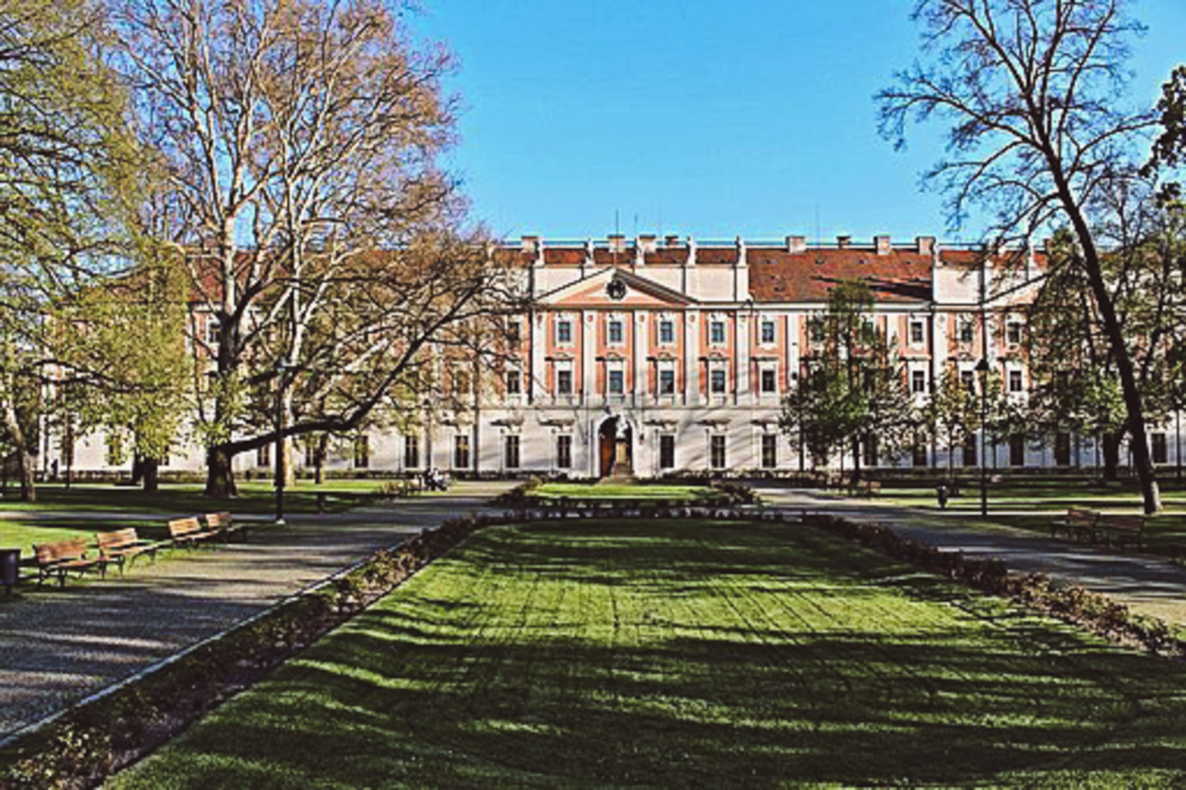 Budova Invalidovny v Karlíně