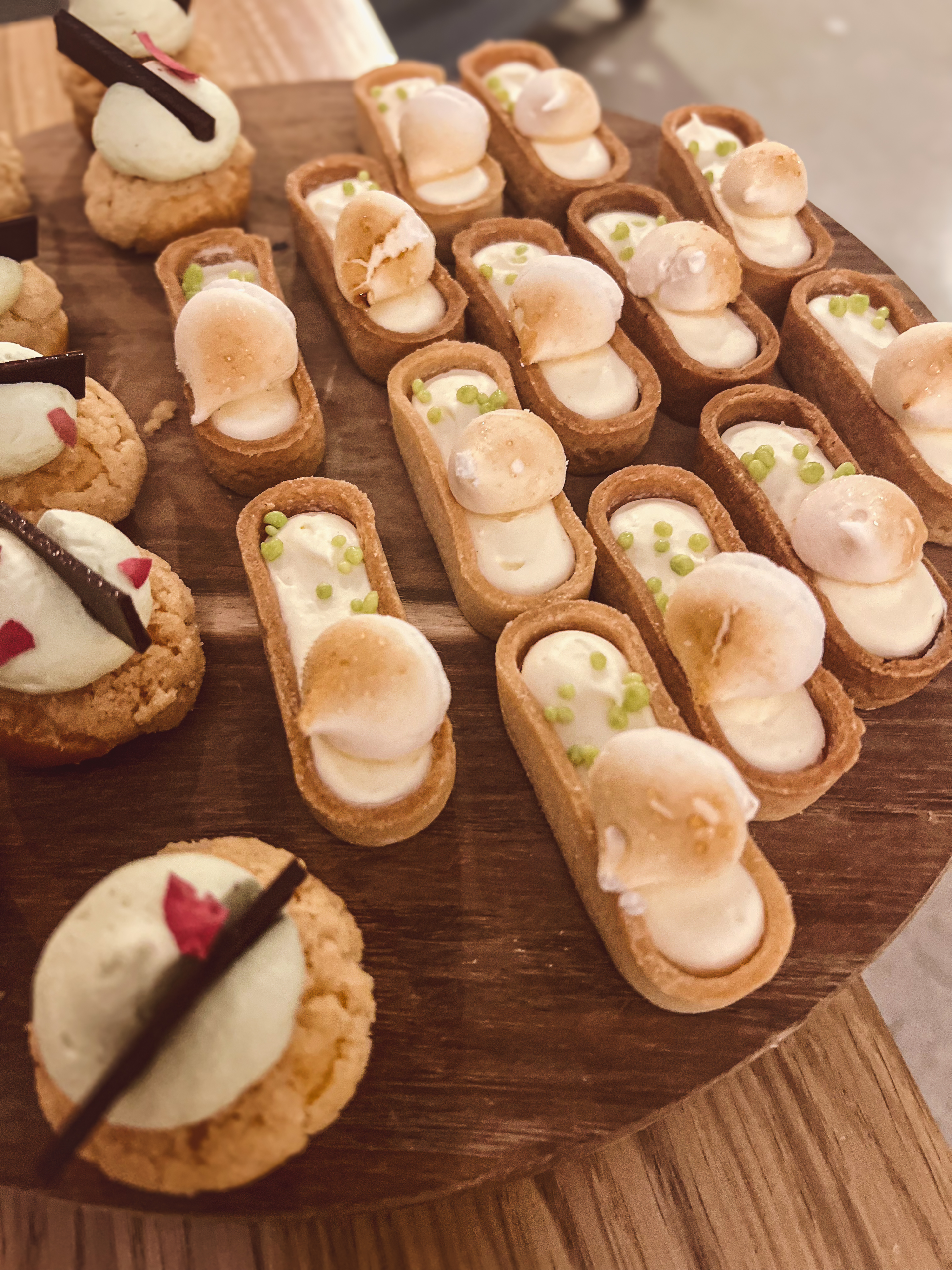 Fingerfood catering — sladké tartletky a dezerty z realizace FoodART Agency