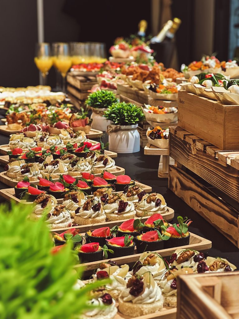 Trendové chutě v event cateringu — co frčí nyní a co přijde