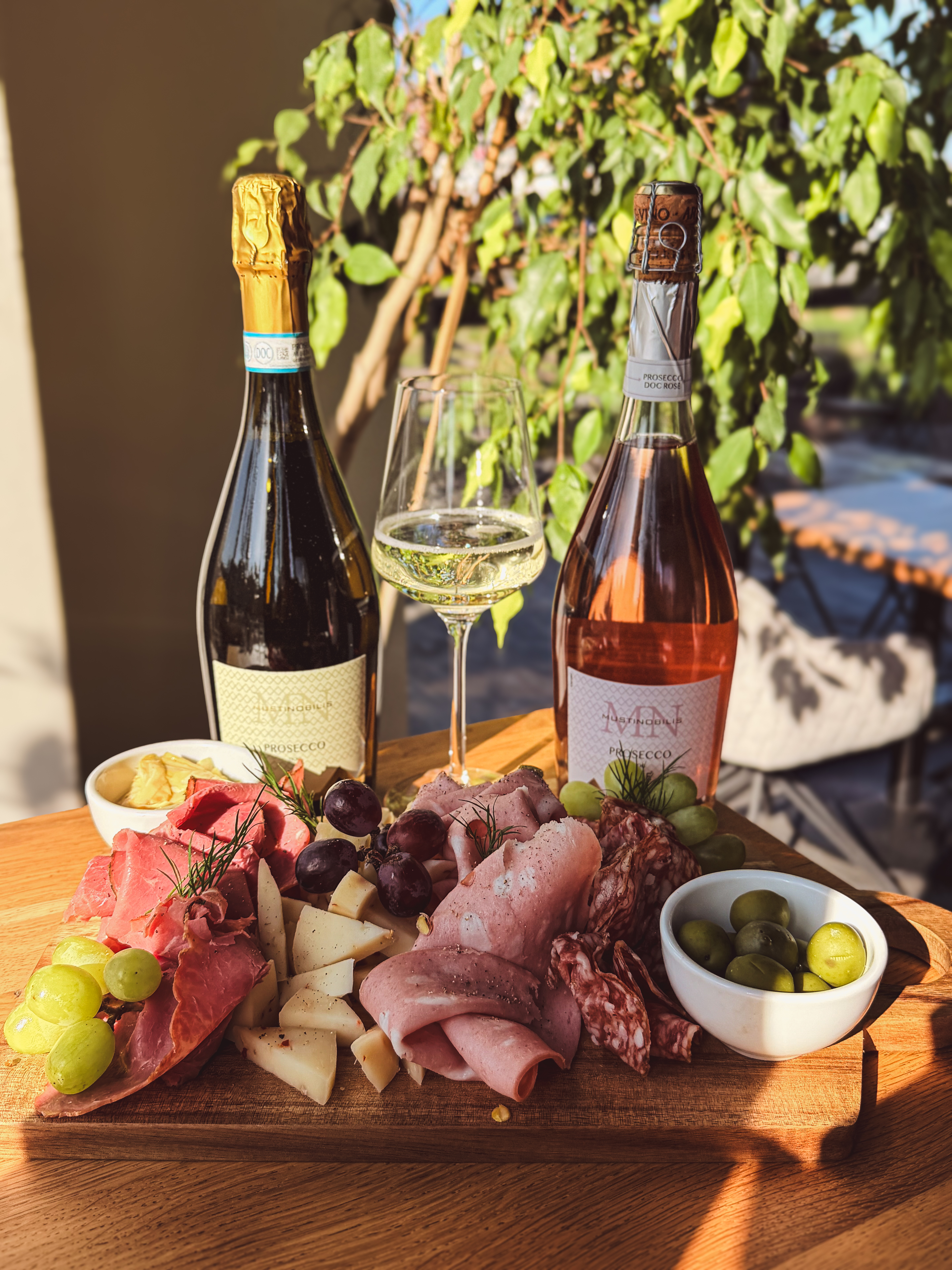 Tapas prkénko s uzeninami, sýrem a olivami — Bistro Na Chlebu