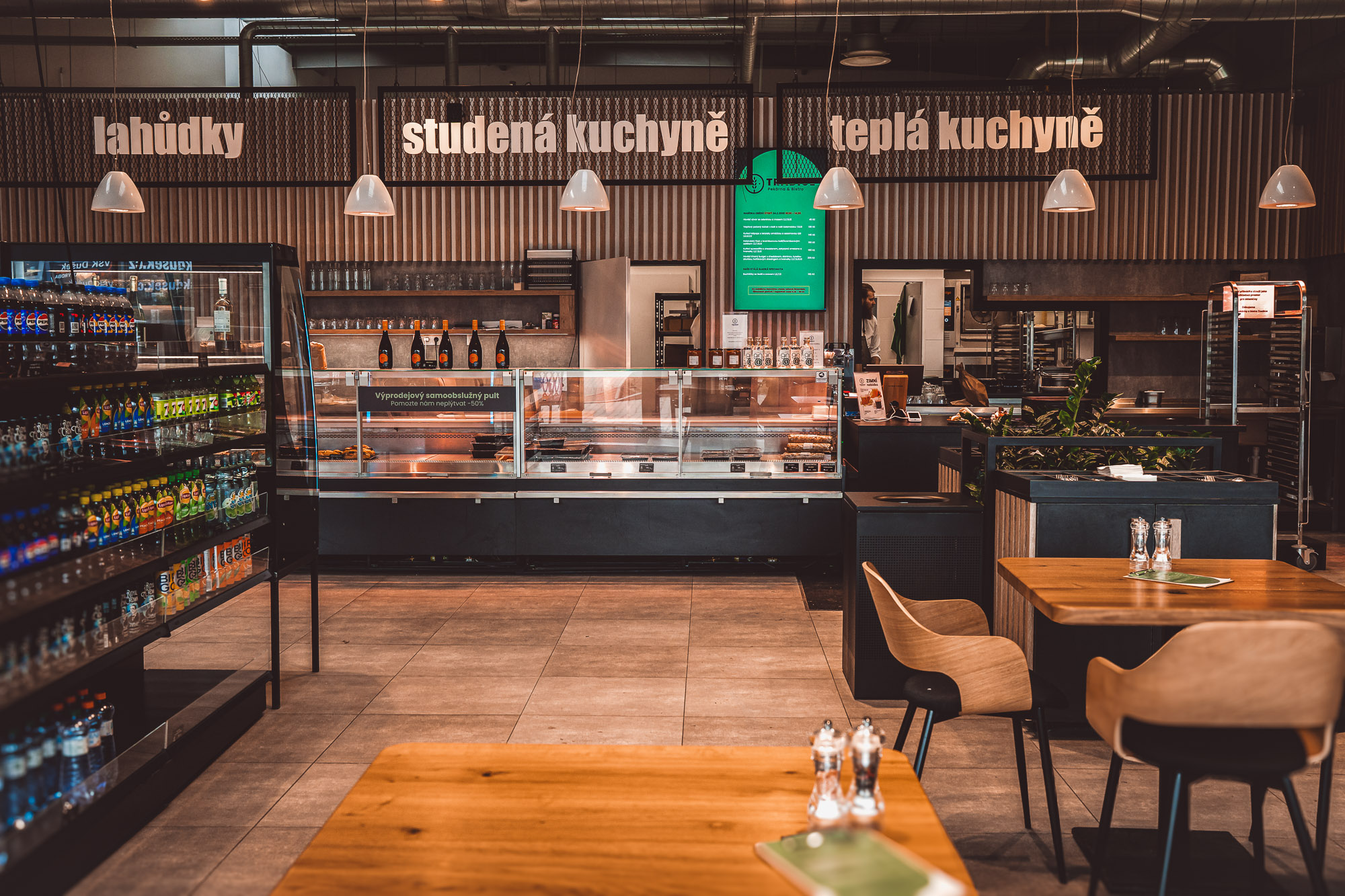 Interiér provozovny — Pekárna & Bistro Tradice Nehvizdy