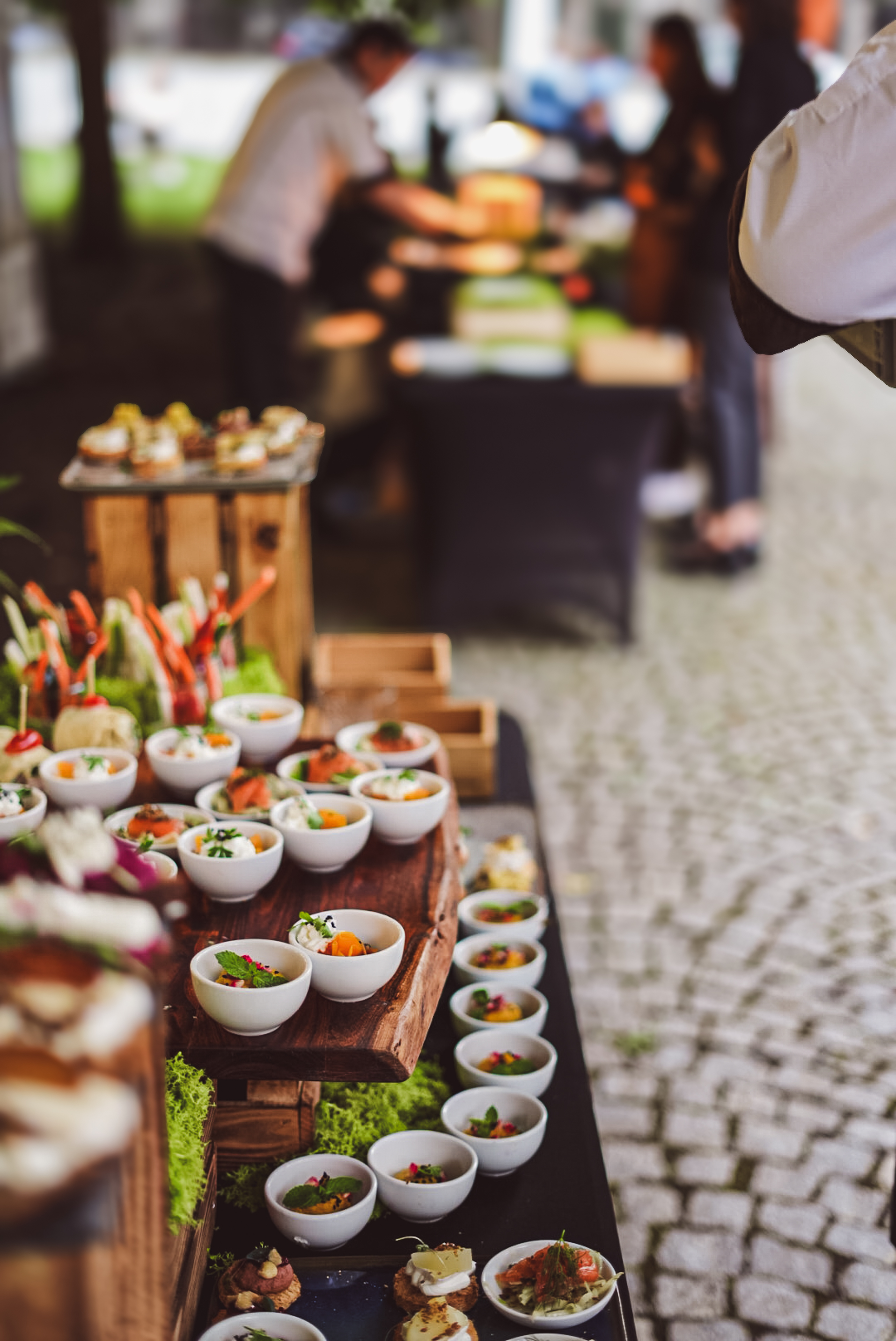 Firemní catering — fingerfood stůl na firemní akci z realizace FoodART Agency