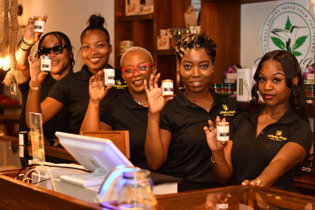 HedoWeedo team behind the counter