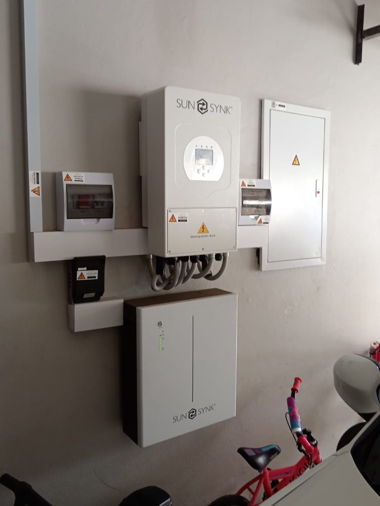 Battery backup and inverter system