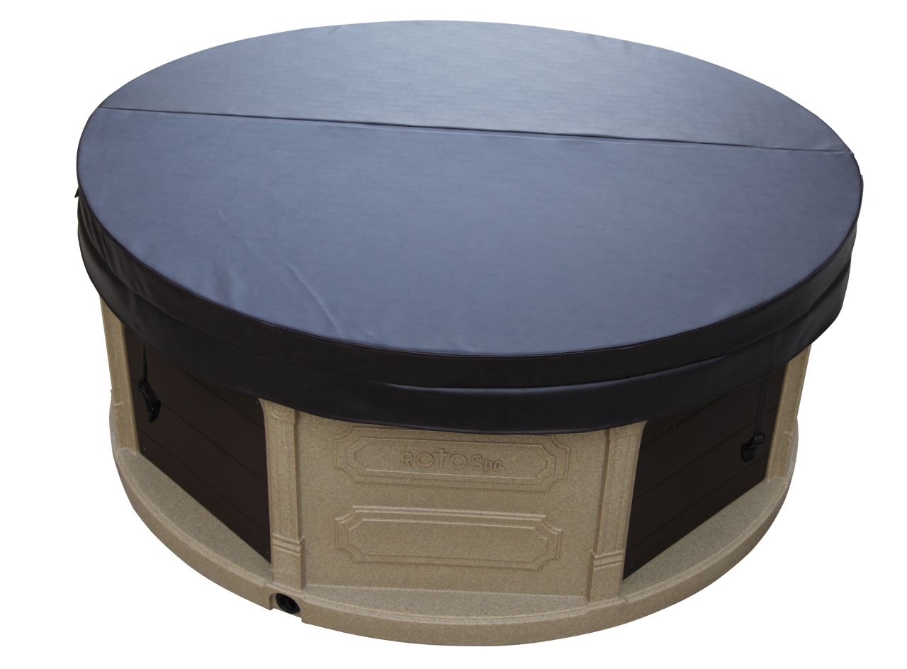 Roto Spa SE in backyard setting