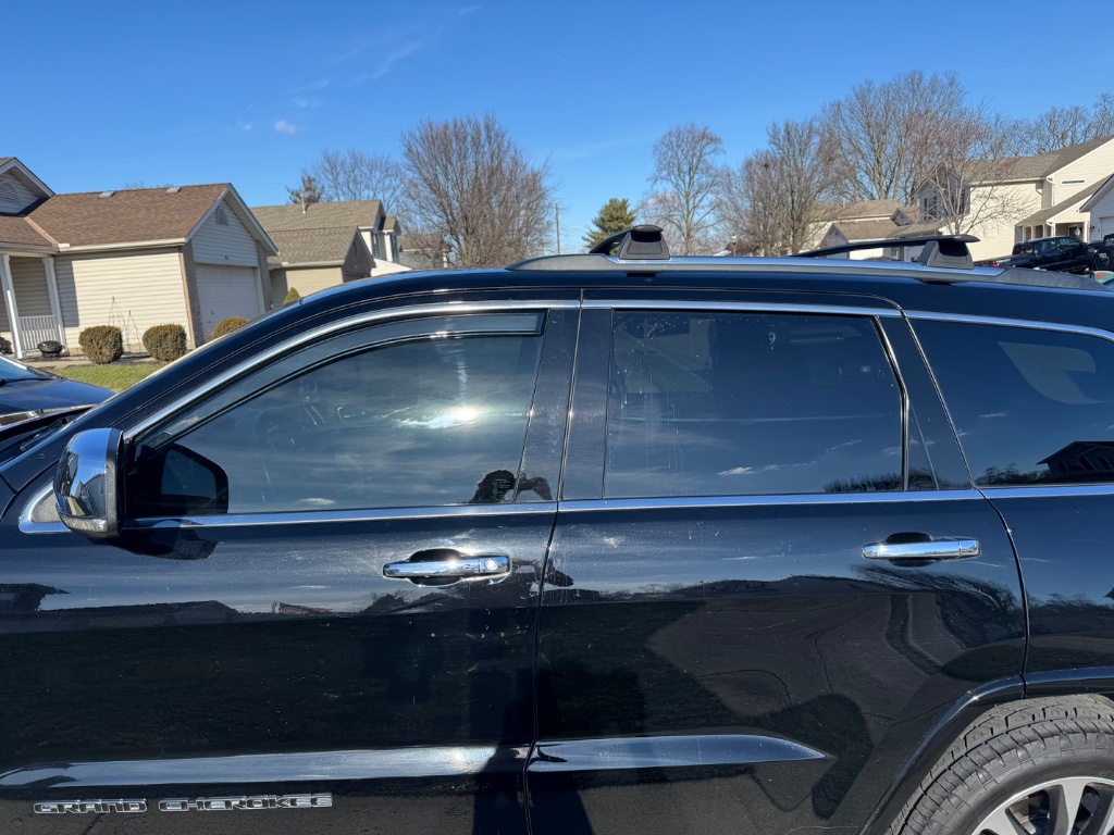 Black Jeep Grand Cherokee