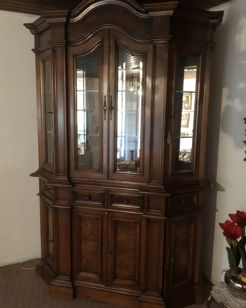 Antiker Schrank
