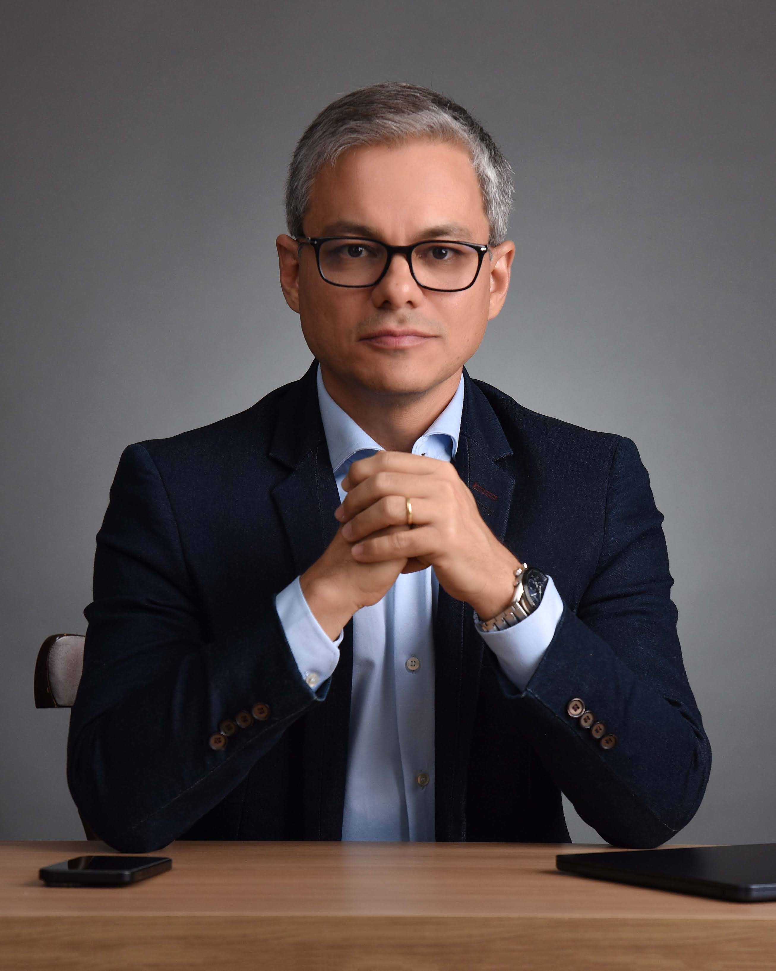 Dr. Thiago Junqueira