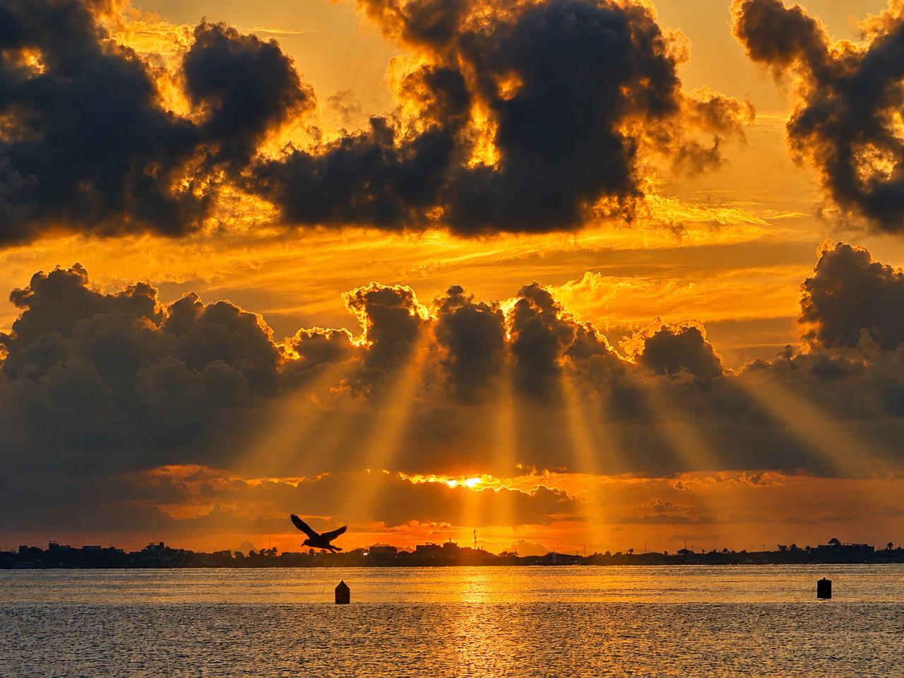Atardecer sobre el mar