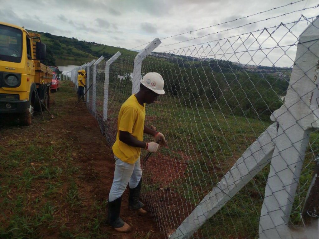 Obras civis — instalação de cerca perimetral