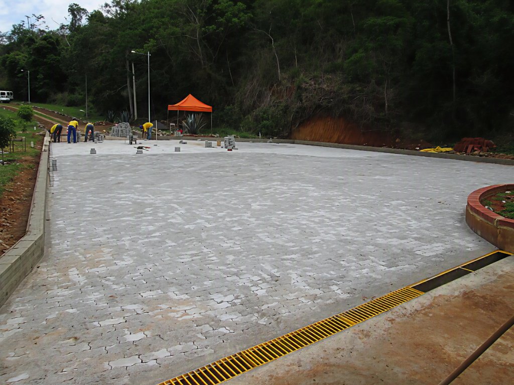 Obras civis — pavimentação em paralelepípedo