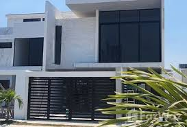 Casa Minimalista con Ventanal de Piso a Techo