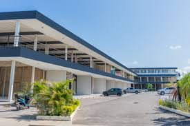 Local Comercial en Plaza con Fascia Negra en Valle de Campestre
