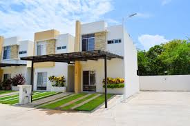 Casa Residencial con Pérgola y Jardín