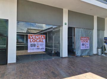 Local Comercial con Escaparate de Vidrio en Plaza Moderna en Vallarta