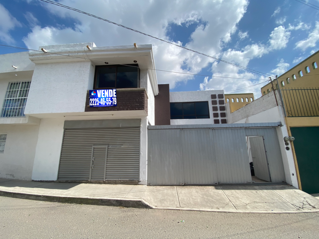 Local Comercial Esquinero con Acceso Vehicular en Centro Histórico
