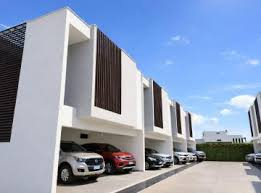 Casa Moderna de Diseño Cubista en Conjunto Residencial en Cumbres