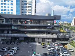 Local Comercial de Tres Niveles con Corredor Abierto en Centro de Monterrey