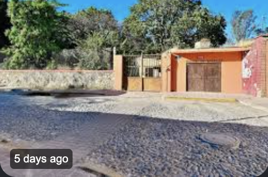 Terreno amurallado con portón colonial en San Miguel