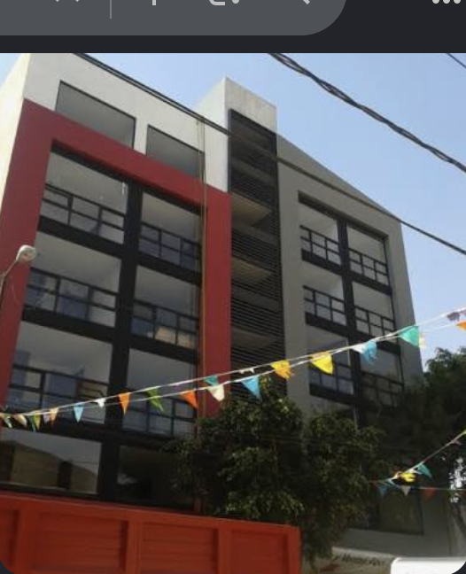 Departamento en edificio de diseño con acento rojo