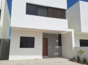 Casa Minimalista con Lamas Verticales en Real de Palmas