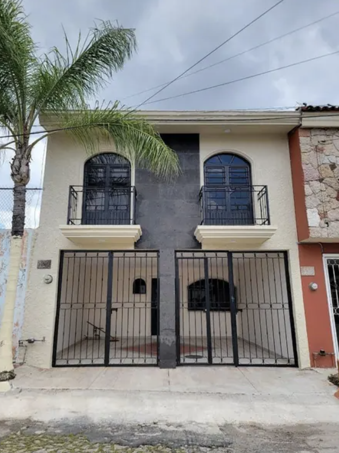 Casa Moderna con Balcones en Ladrillo