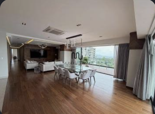 Departamento de lujo en Polanco con muro de cristal y pisos de madera