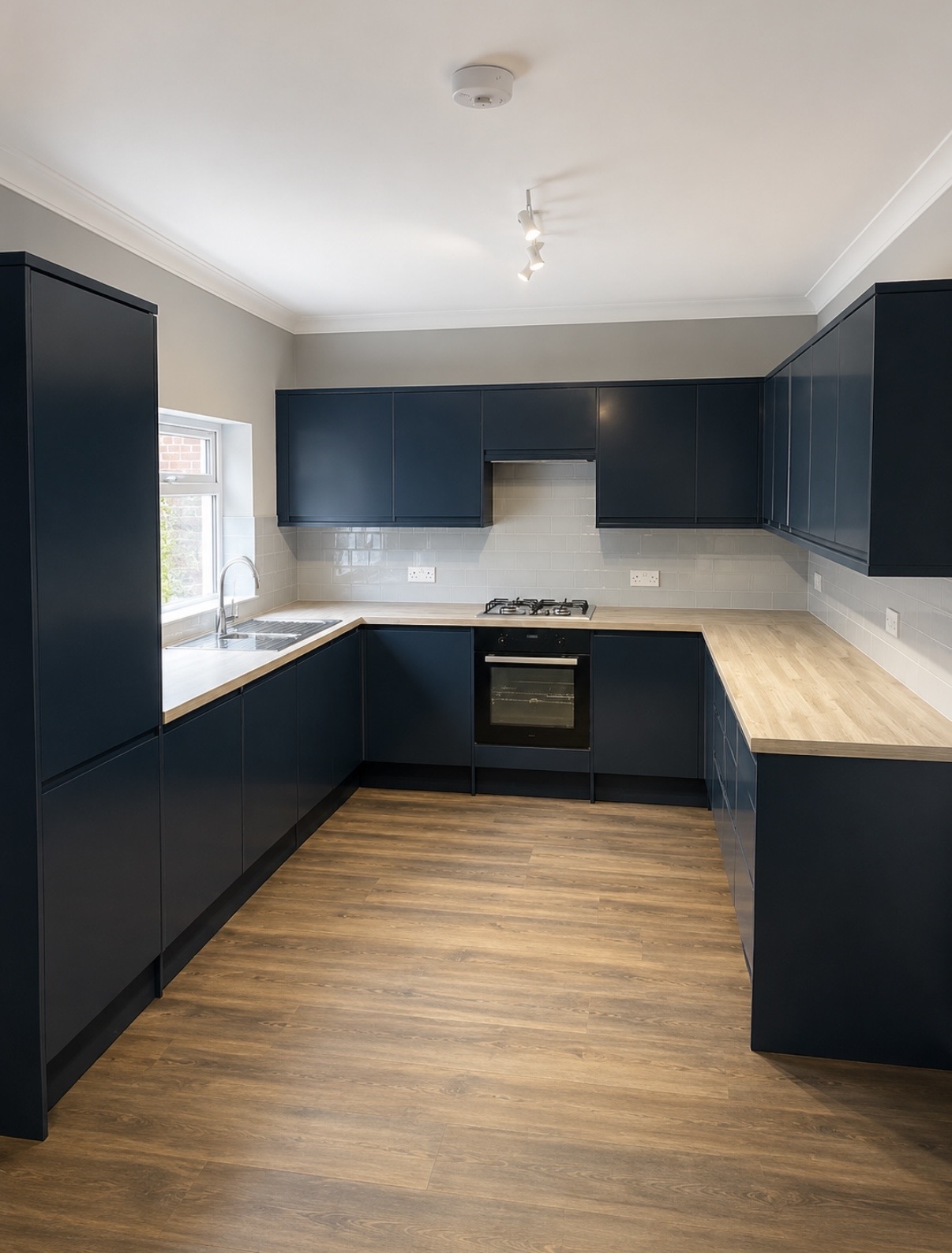 NAVY U-SHAPE KITCHEN - KITCHENS construction project