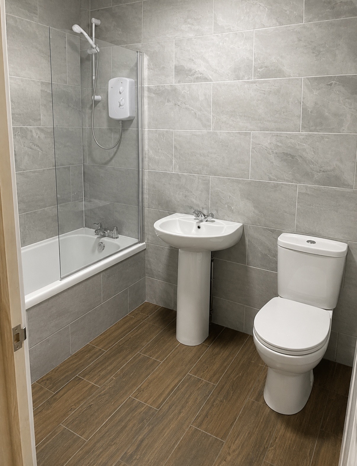 MARBLE TILE BATHROOM - BATHROOMS construction project