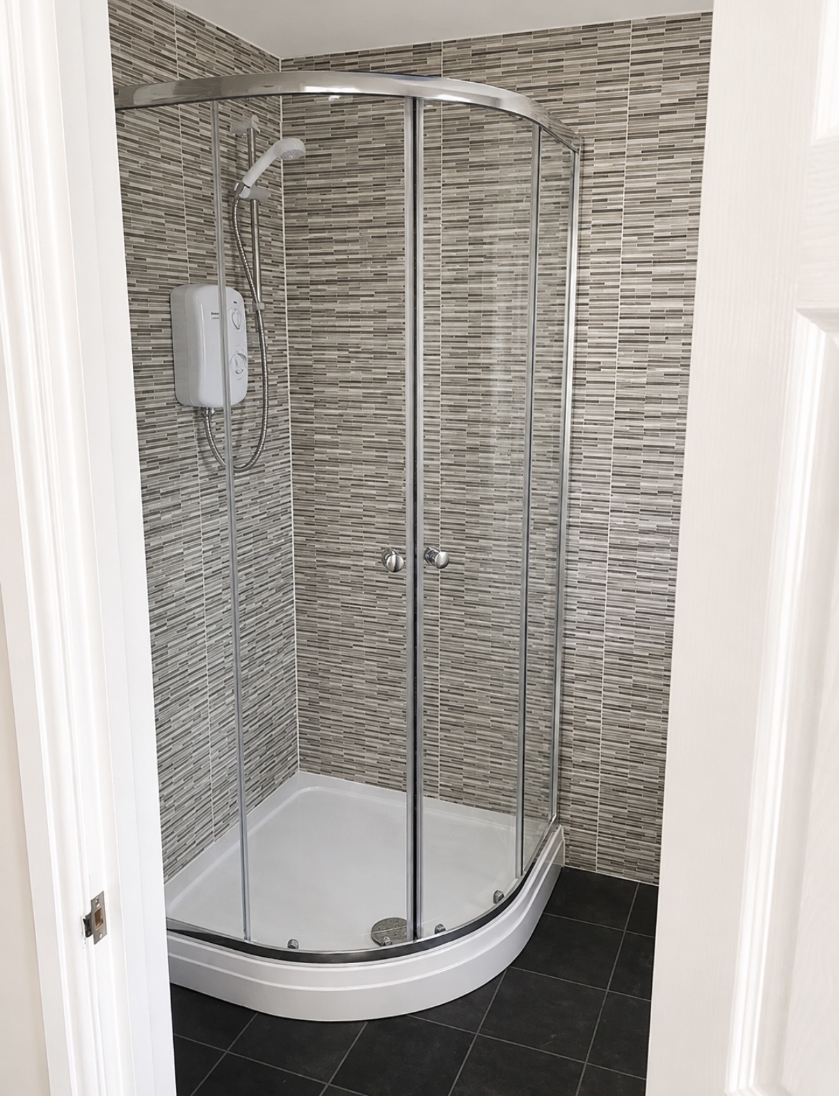QUADRANT SHOWER ENCLOSURE - BATHROOMS construction project