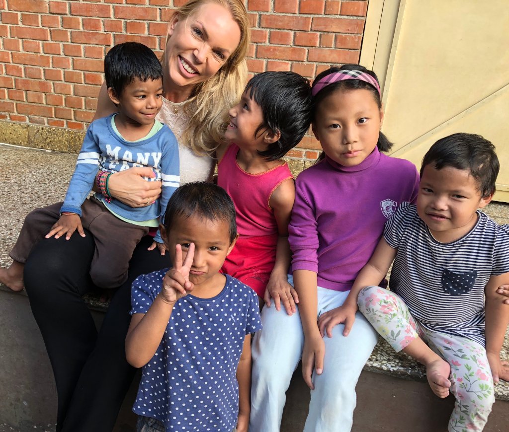 Marianne with five children