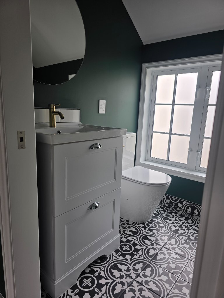 Bathroom lighting with patterned tiles